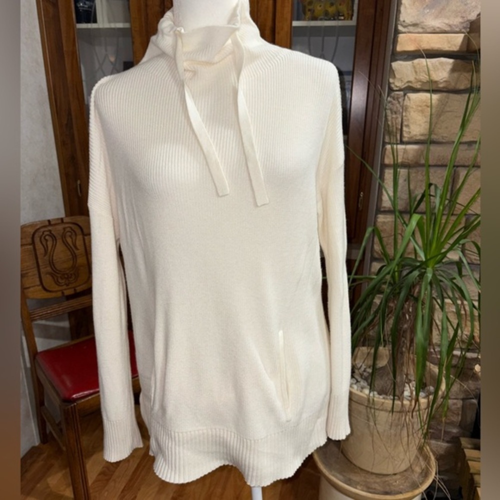 T BY TALBOTS SIZE SMALL PETITE CREAM COLORED OVERSIZED SWEATER